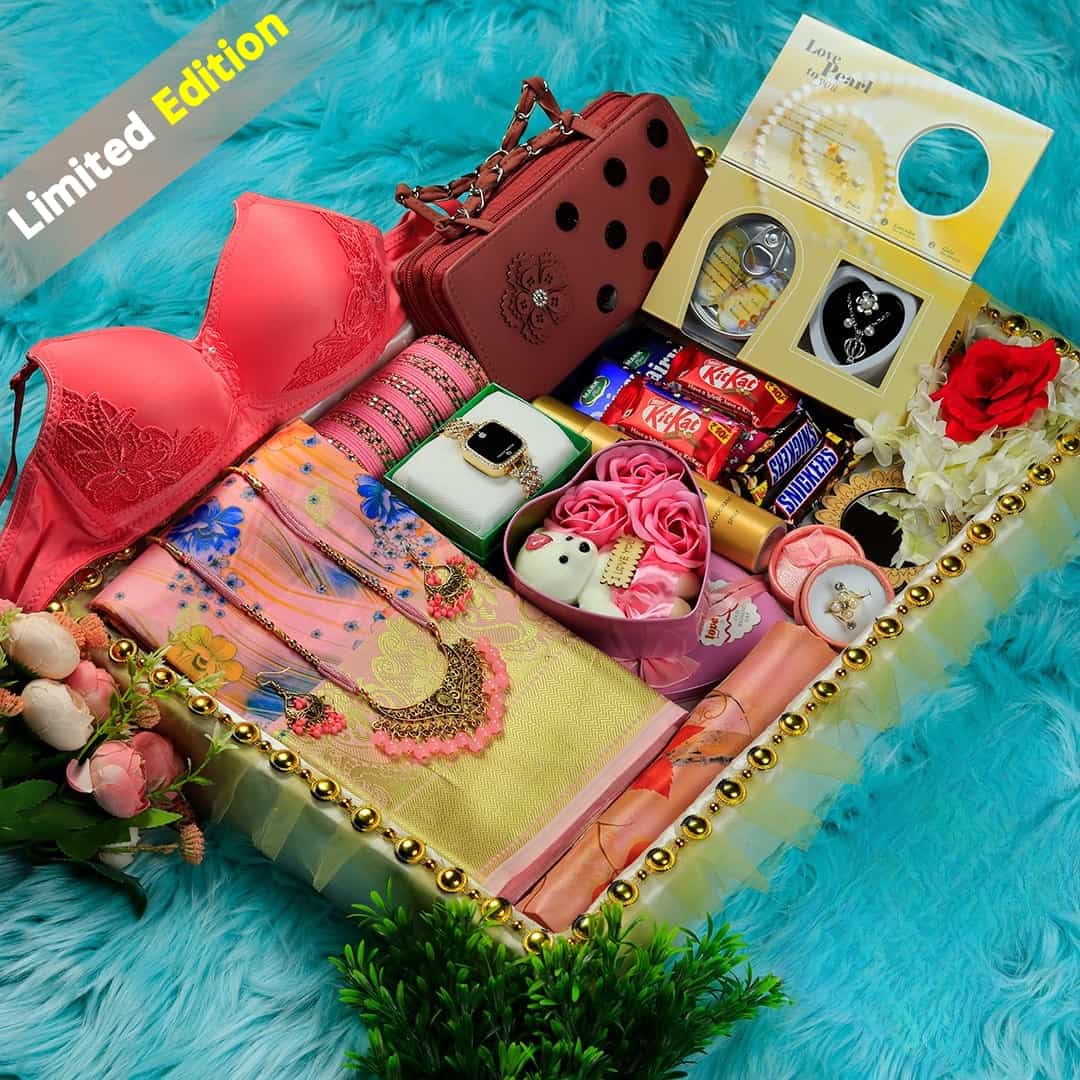 ডিজিটাল প্রিন্ট পিঙ্ক কাতান শাড়ি কম্বো